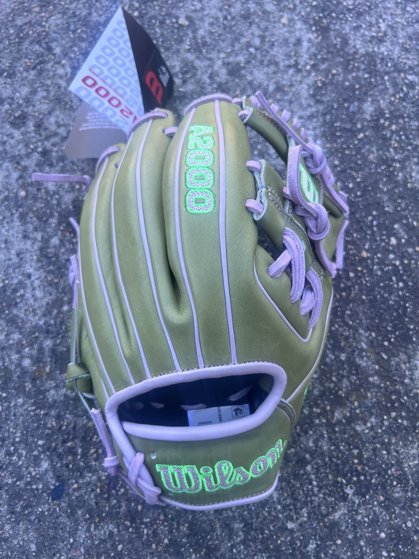 2025 A2000 Wilson 11.5" Exclusive Edition Glove