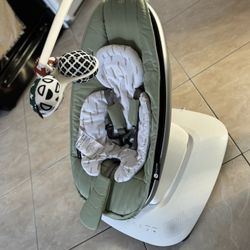 4 Moms Mamaroo Swing 