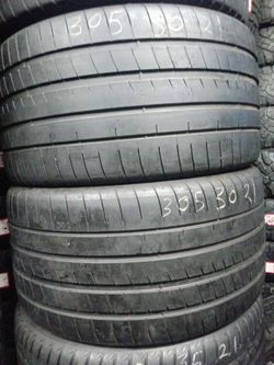 305/30R21