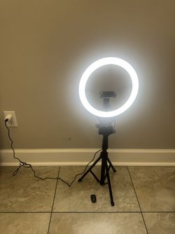 Tripod With Ring Light