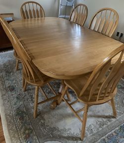 Dining room table & 6 chairs