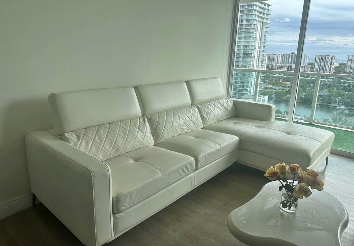 White Sofa 