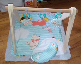 Disney baby Winnie the Pooh play mat hanging toy set