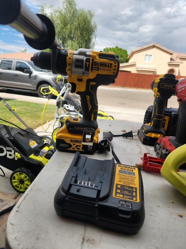 Dewalt 20v Flex Volt Hammer Drill With 5ah Battery And Charger