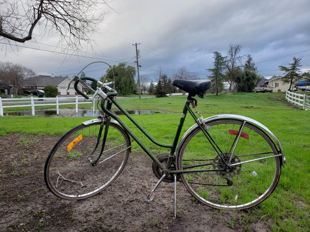 Vintage1967 SCHWINN Ladies Super Sport Green 10 Speed With Triple Chrome Fenders