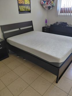 Full/Queen Bedroom Set