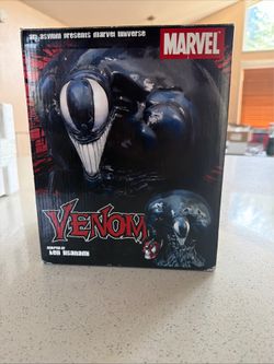 2005 Art Asylum / Diamond Select Marvel Universe Venom Bust CIB COA