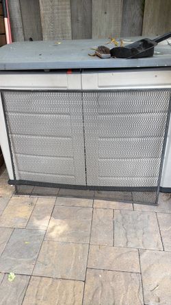 Free screen door pet grate.