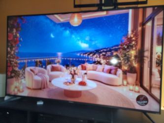 70" Westinghouse roku smart tv 4k great condition like new no scratch come with original remote. Great quality pic