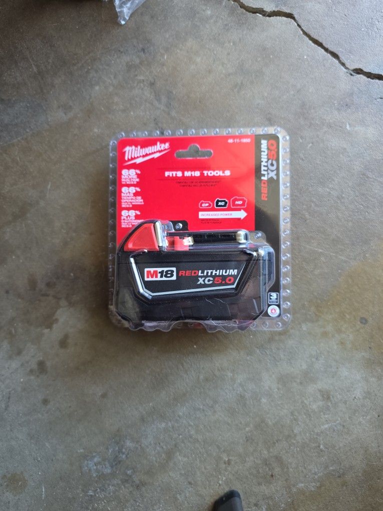 Milwaukee Battery +charger 
