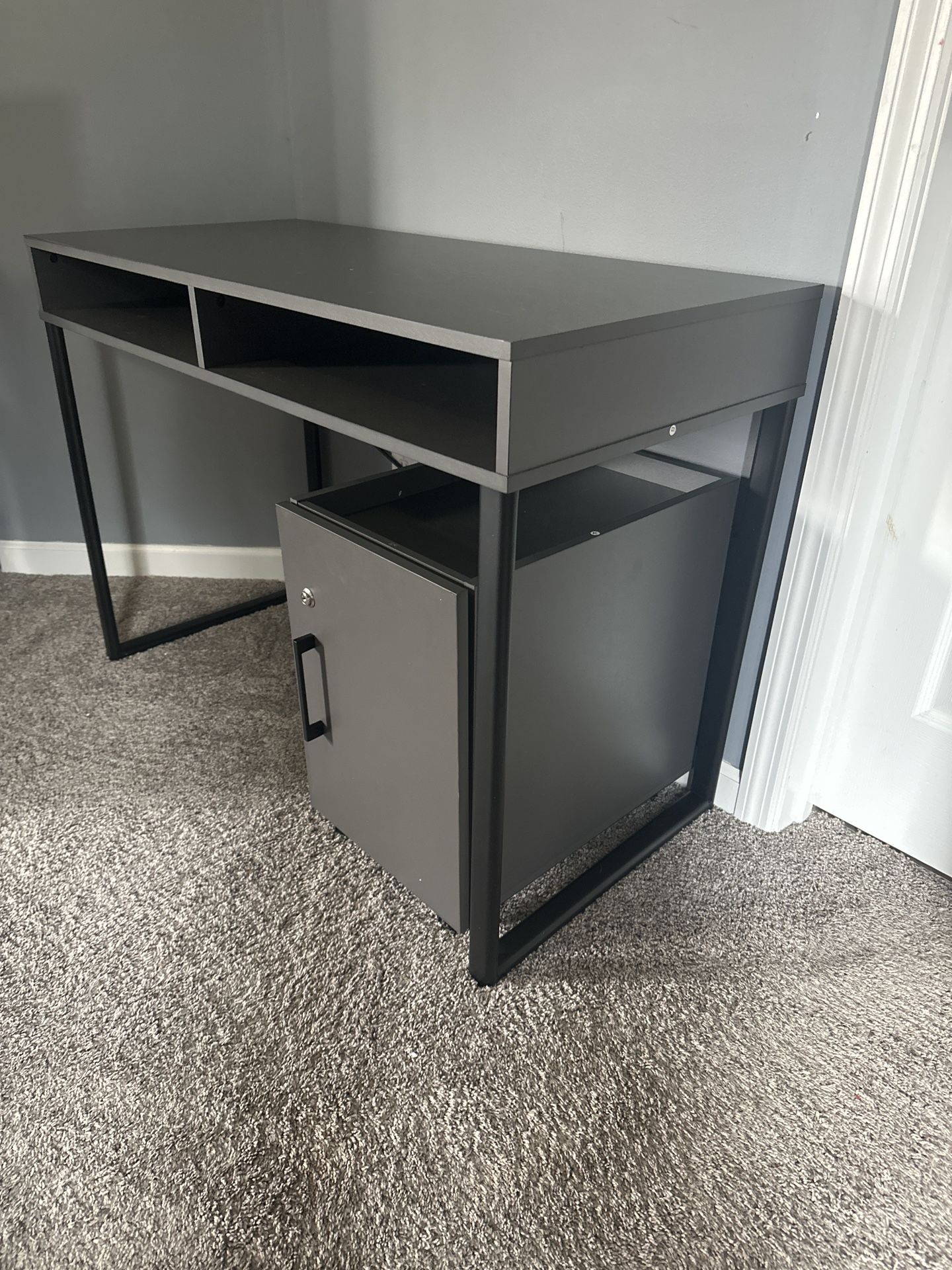 Realspace Bexler 42” Desk with Mobile Cart