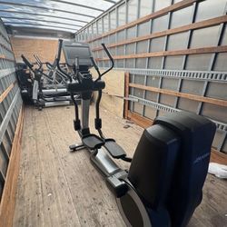 Life Fitness SE3 Commercial Elliptical