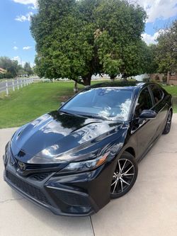 Toyota Camry SE Sedan – Black