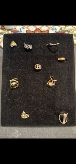 9 Costume rings, very nice