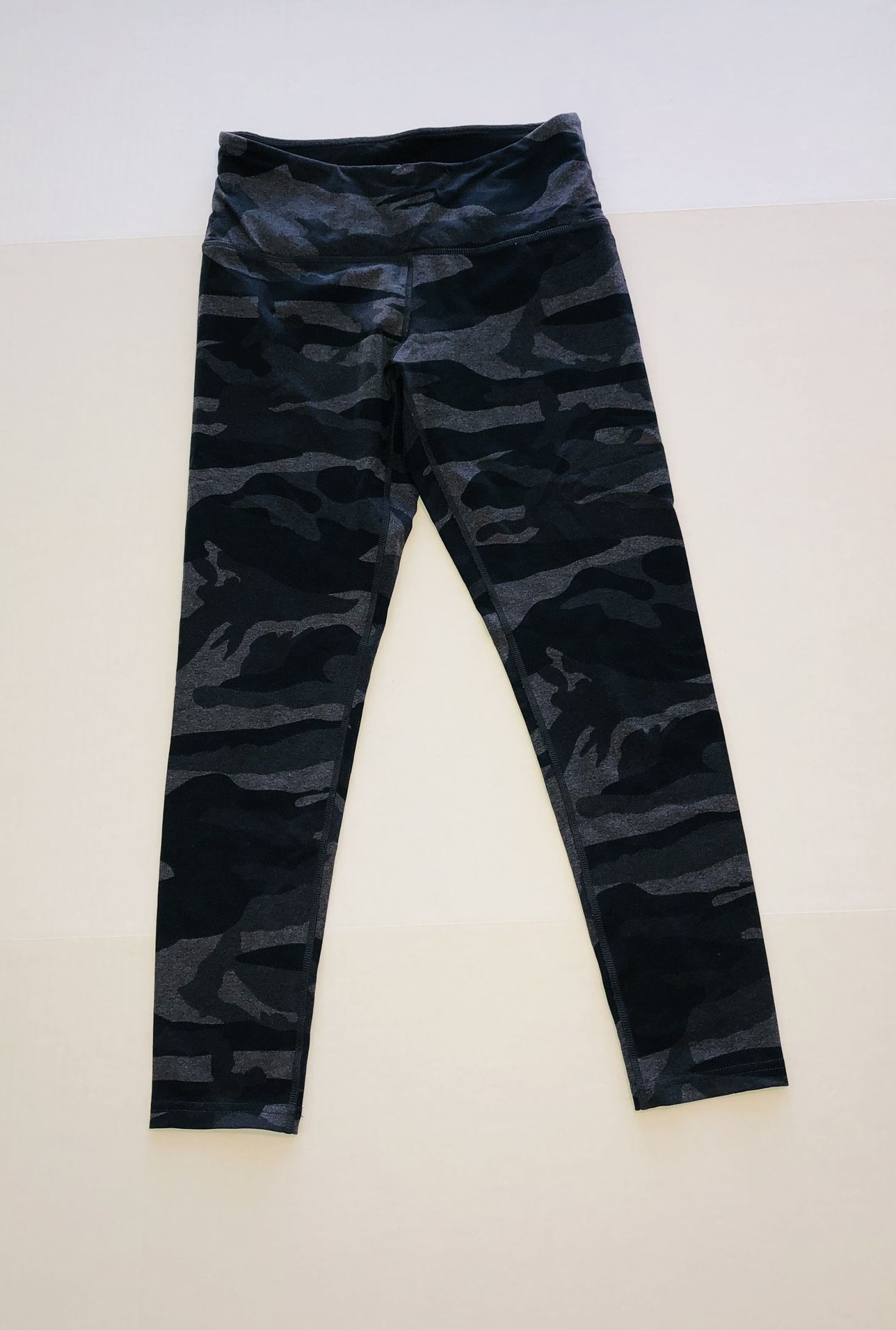 Women’s Camo Leggings Size Small