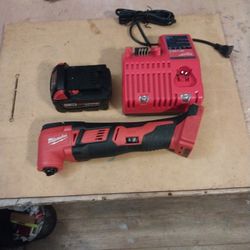 Milwaukee 18 Volt Multi-Tool With Battery & Charger