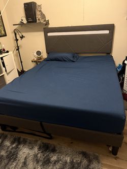 Queen Bed Frame With adjustable Lights