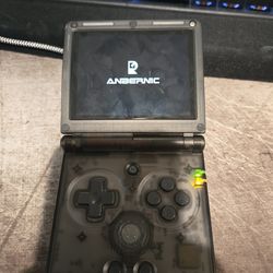 Anbernic RG35XXSP, over 100 retro games