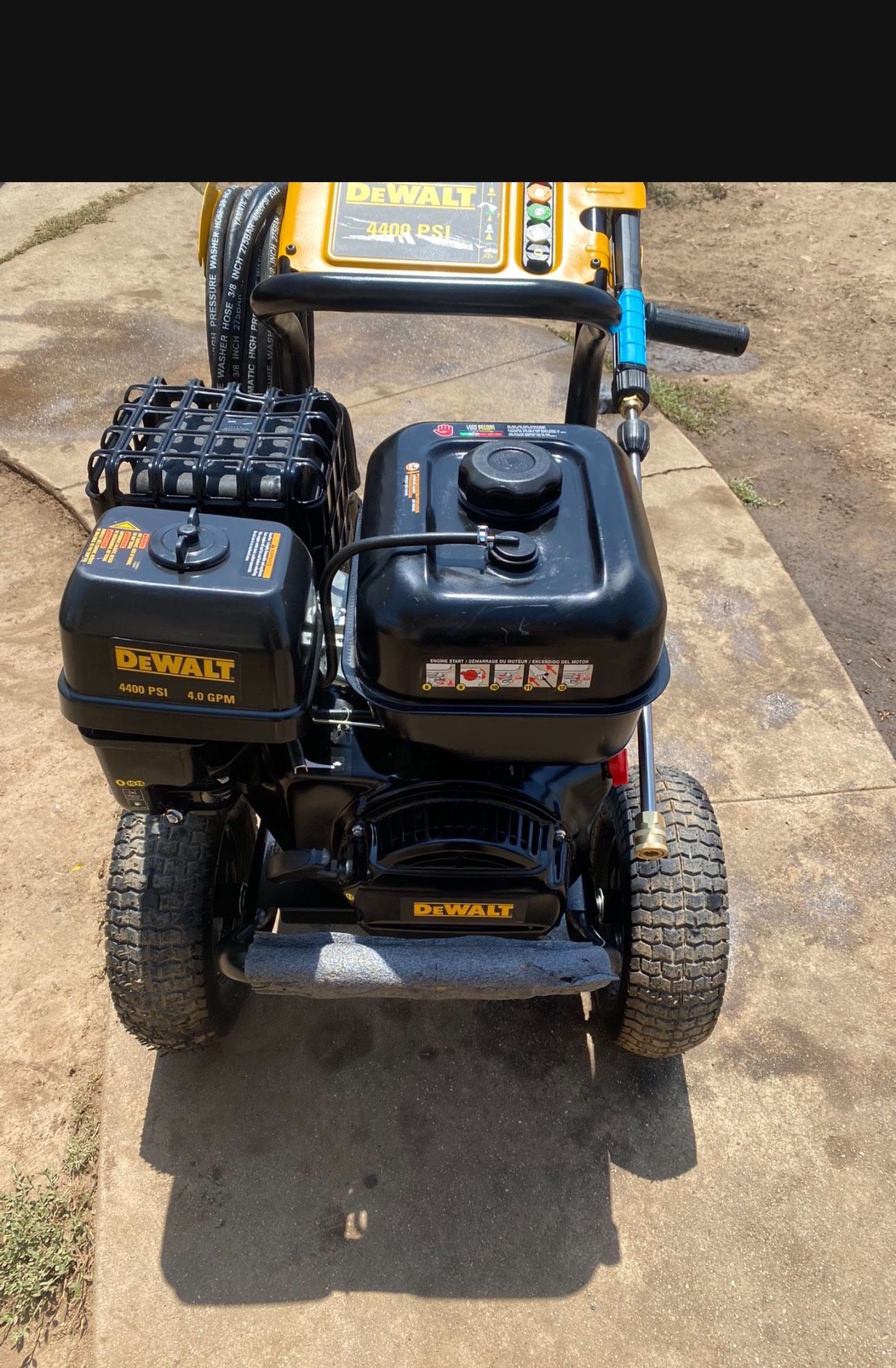DEWALT 4400 PSI 4.0 GPM Gas Cold Water Pressure Washer with DEWALT