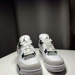 Jordan 4 “Military Black”