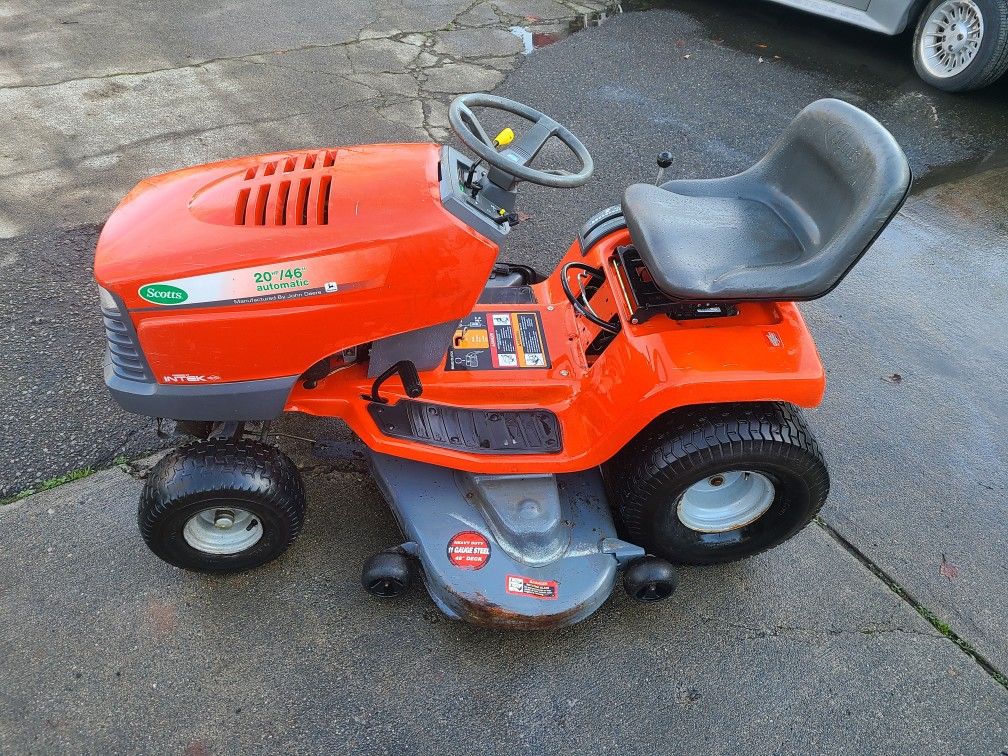 2000 John Deere / Scotts Riding Lawn Mower