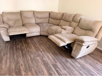 LIKE NEW- JEROMES 3 PIECE SECTIONAL