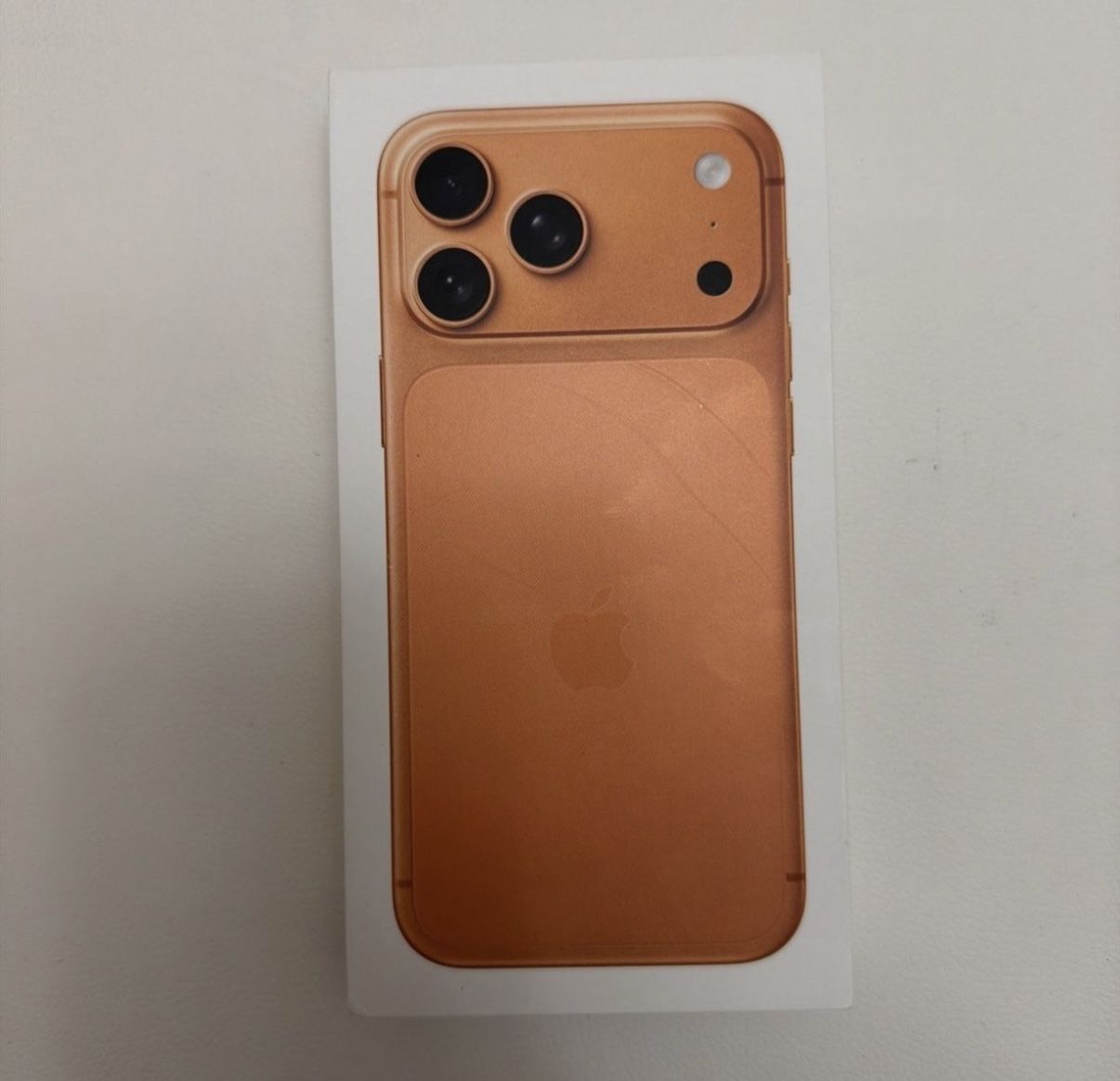 IPhone 17 Pro Max Cosmic Orange