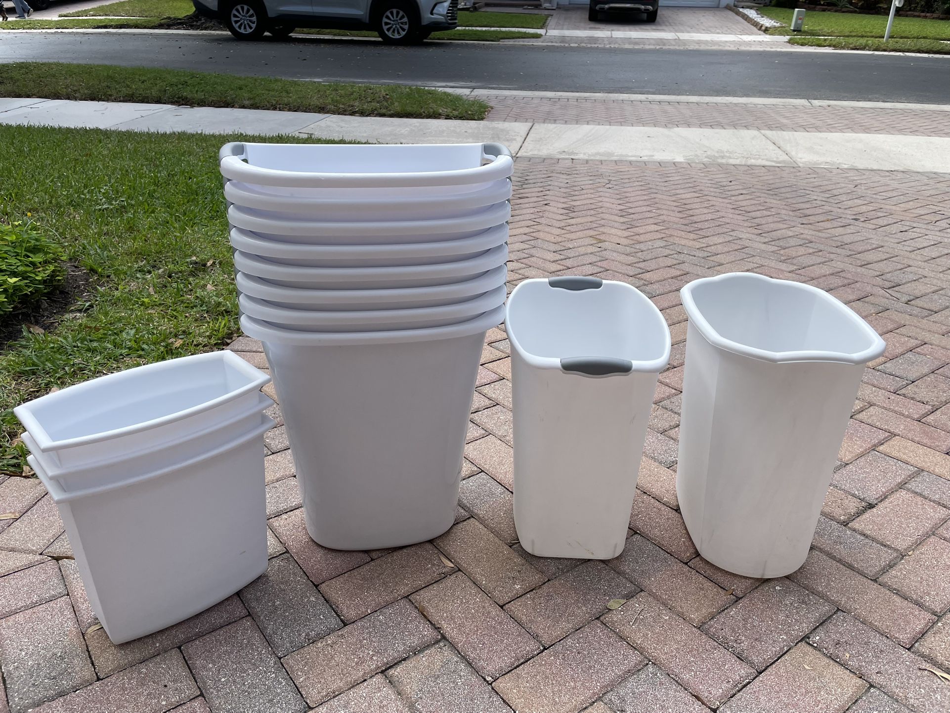 Set of 13 Sterilite Wastebaskets – Great Condition! (White Plastic)
