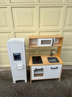 Play Kitchen Set