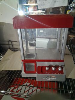 Mini claw machine