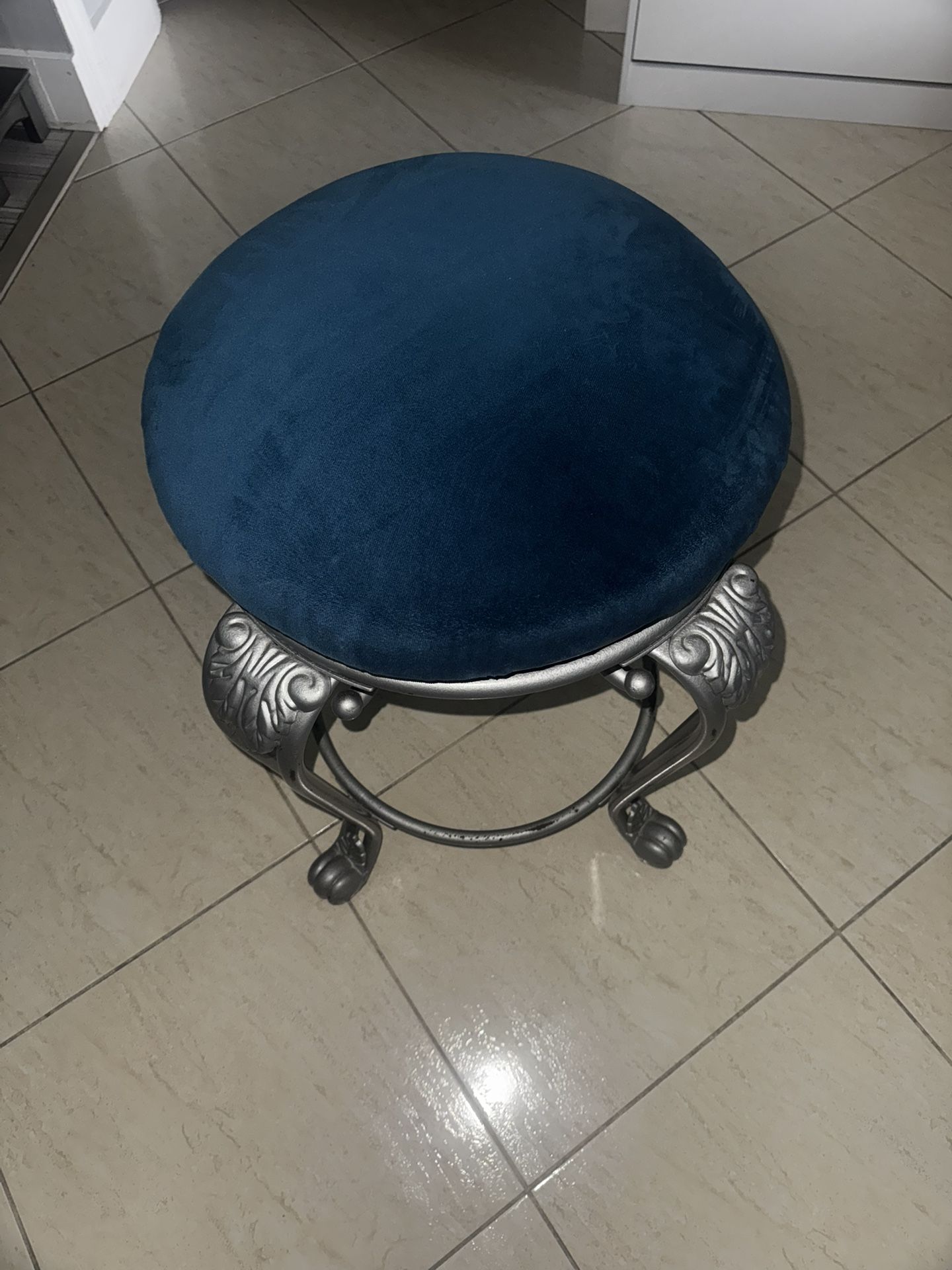 4 Bar Stool Chairs