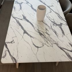 Mesa De Comedor Con Dos Sillas Individuales Y Dos Largas