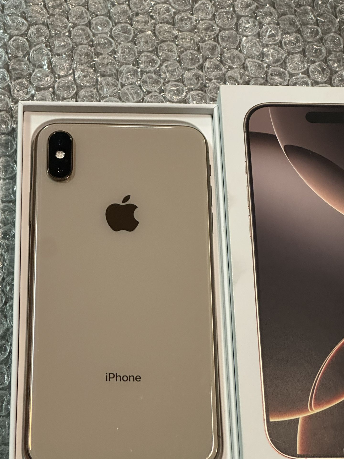 iPhone XS MAX 256GB UNLOCKED Gold Like New 