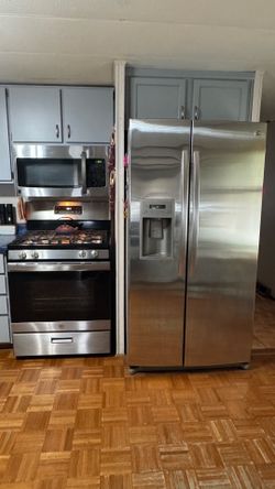 Stainless Steel Fridge, Stove & Microwave - Moving Sale!!