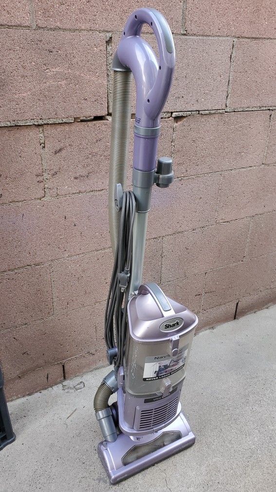 Vacuum Cleaner Shark Navigator Lift Away Model Nv350T