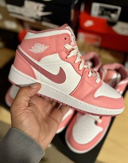 Air Jordan 1 Mid ‘Soft Pink’