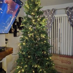 9ft HOLIDAY TIME Pre-lit Tree