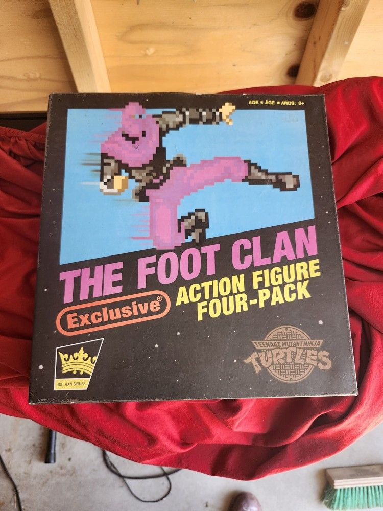 The Foot Clan Exclusive Figures/Shredder/Krang/Slash
