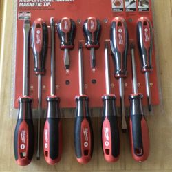 Milwaukee Screwdriver Set 10PC. Brand NEW.