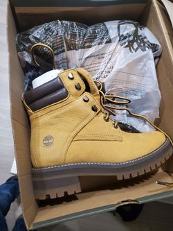 NEW Timberland boots woman's size 7 NEW in box