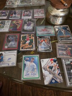 LOT of Autographs, TOP rookie cards, and Jersey cards. Murakami, mahomes, Caleb Williams, wembanyama etc