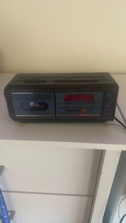 Soundesign Cassette Player And Radio