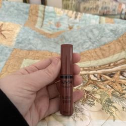 NYX- Butter Gloss Non-Sticky Lip Gloss- Spiked Toffee