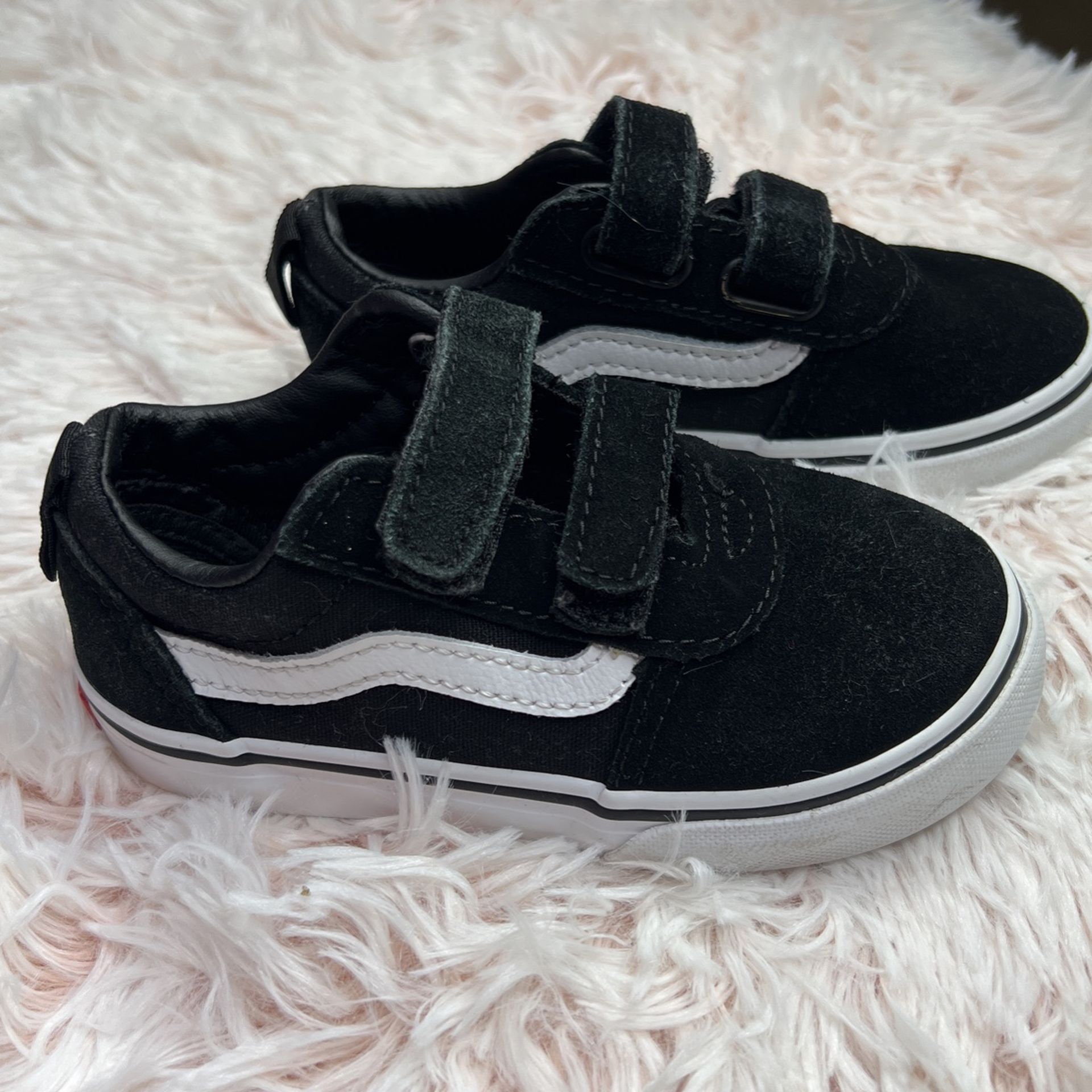 TODDLER VANS (size 8)