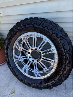 22” 4 wheels & tires 37x13.50R22 8x 170 bolt pattern
