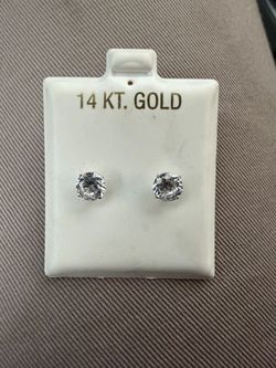 14KT White Gold Round Crystal Stud Earrings