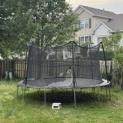 Outdoor Trampoline w/ Enclosure – PRICED TO SELL!