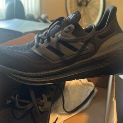 Adidas Women Shoe Size 9 