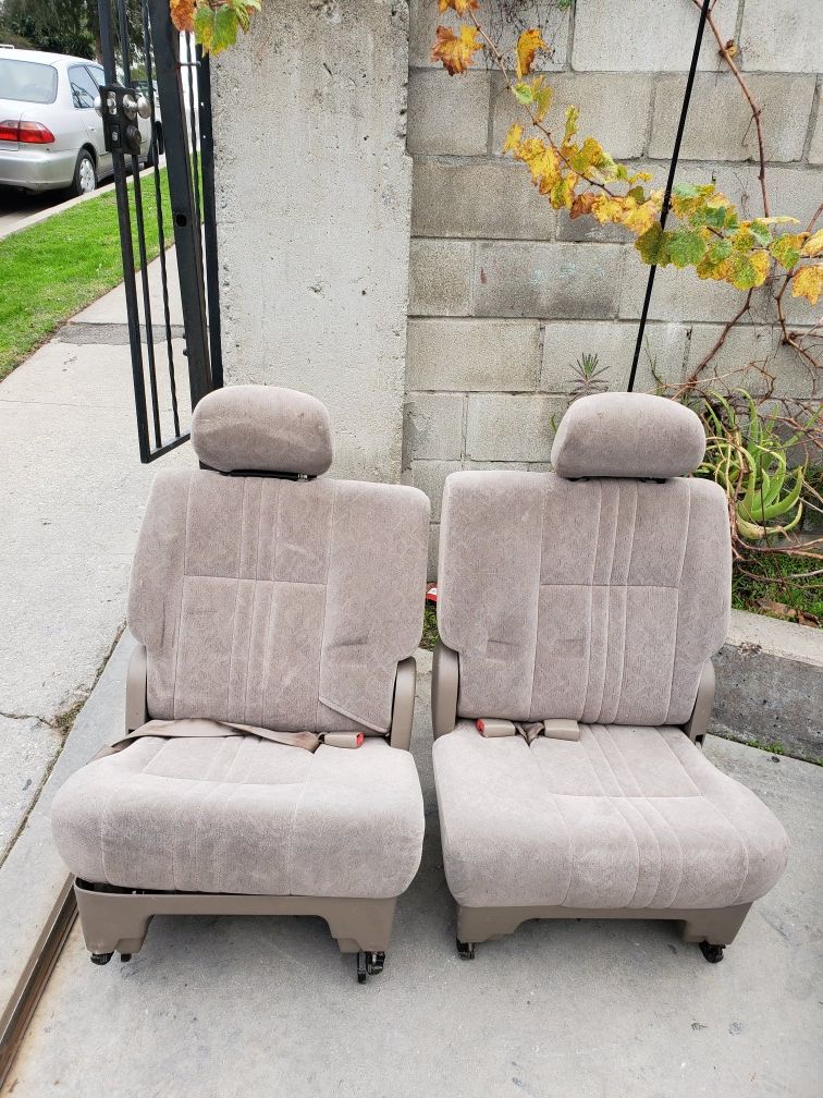 Toyota sienna 1999 back seats