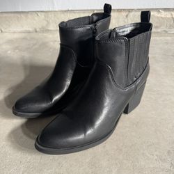 Target Women Boots Size 8
